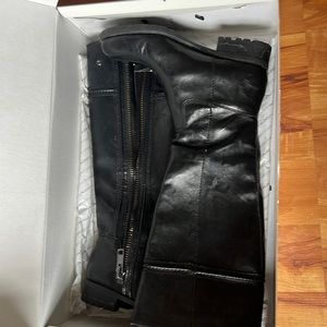 Black boots size 6 1/2